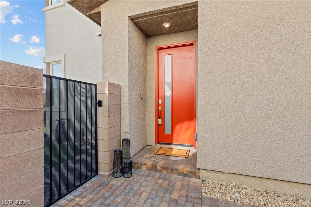 692 Echelon Street Property Photo 2