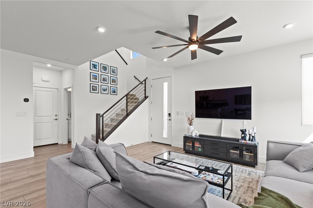 692 Echelon Street Property Photo 4