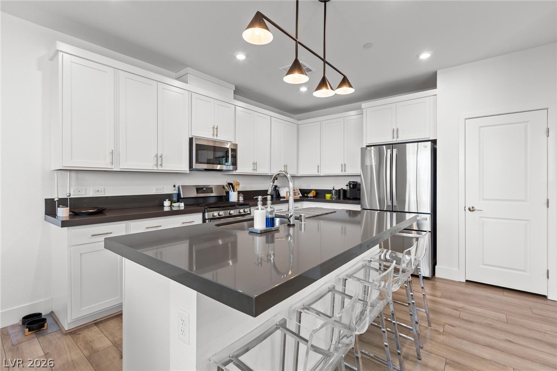 692 Echelon Street Property Photo 8