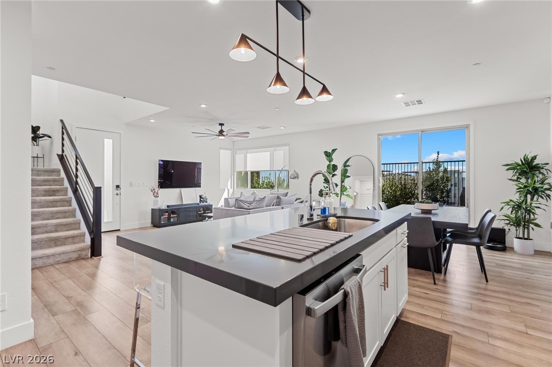 692 Echelon Street Property Photo 9
