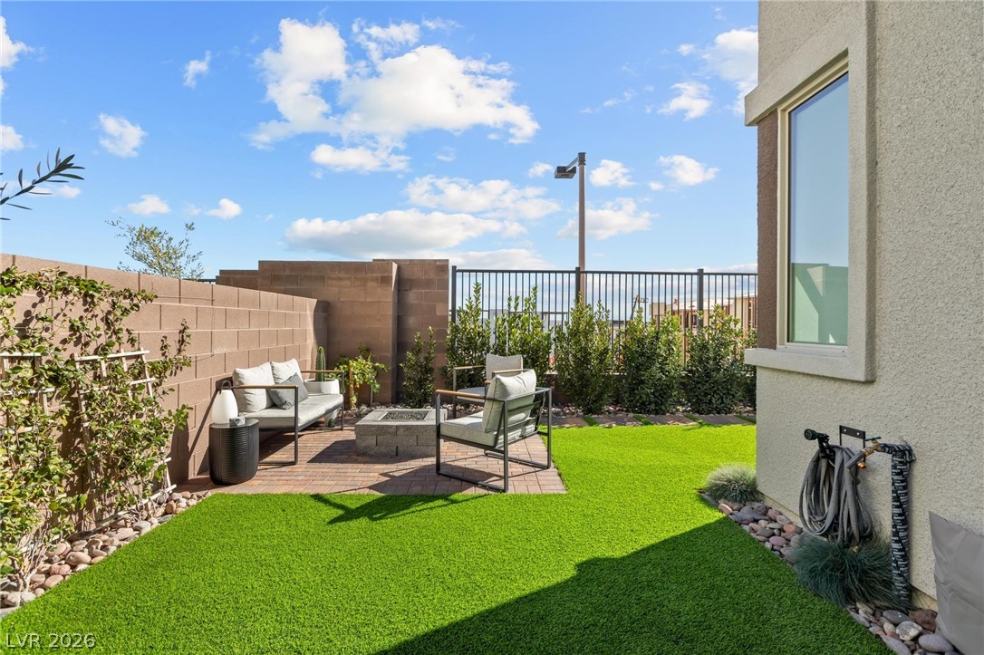 692 Echelon Street Property Photo 28