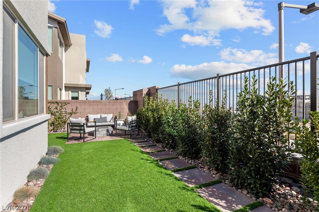 692 Echelon Street Property Photo 30