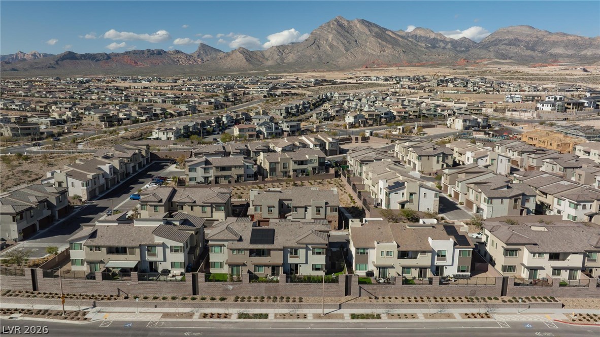 692 Echelon Street Property Photo 33