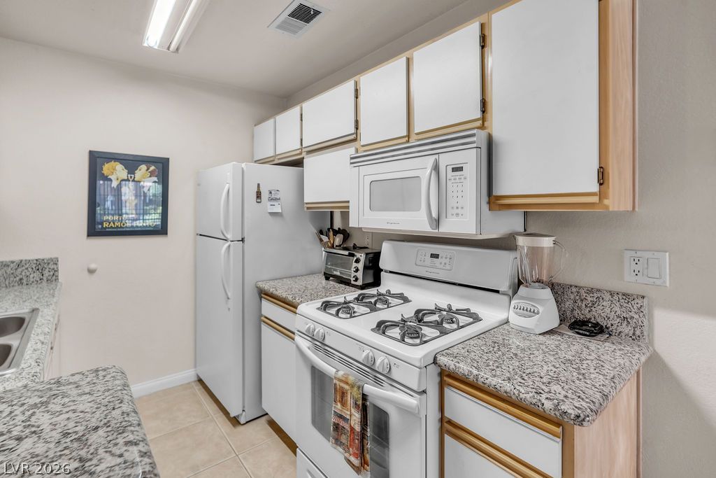 2200 South Fort Apache Road 1192 Property Photo 3
