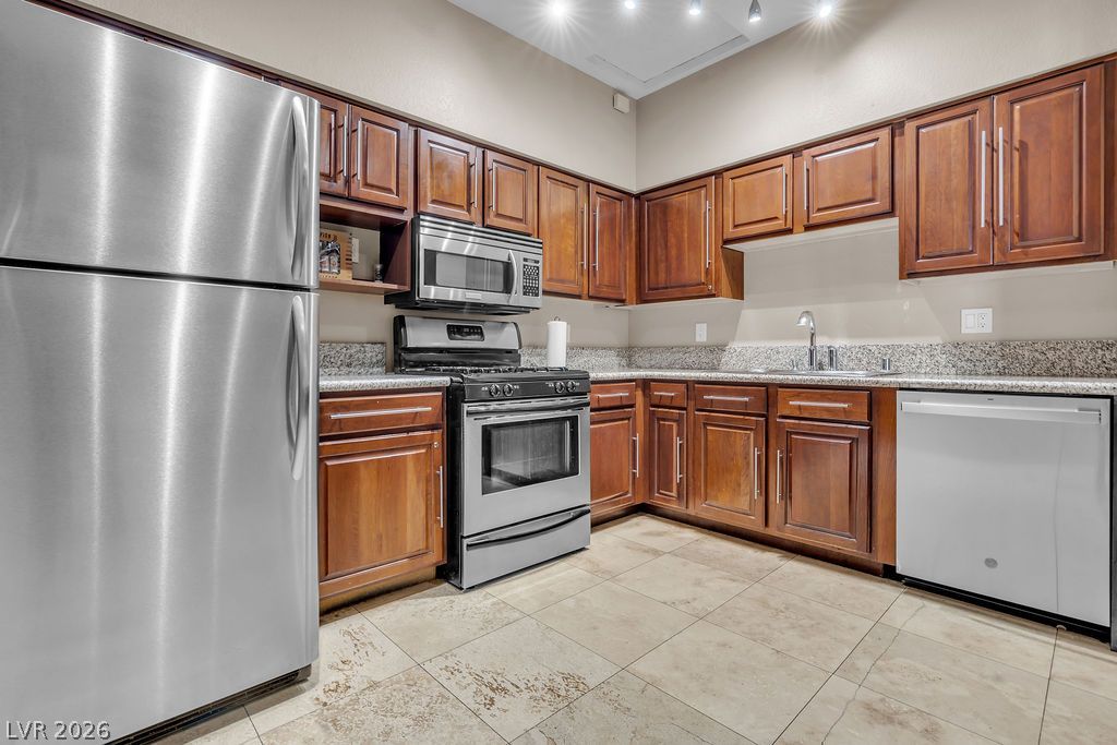 2200 South Fort Apache Road 1192 Property Photo 21