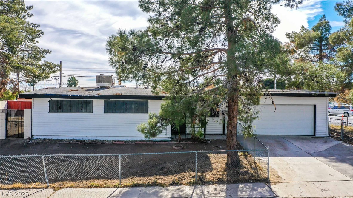 612 Bruce Street Property Photo 1