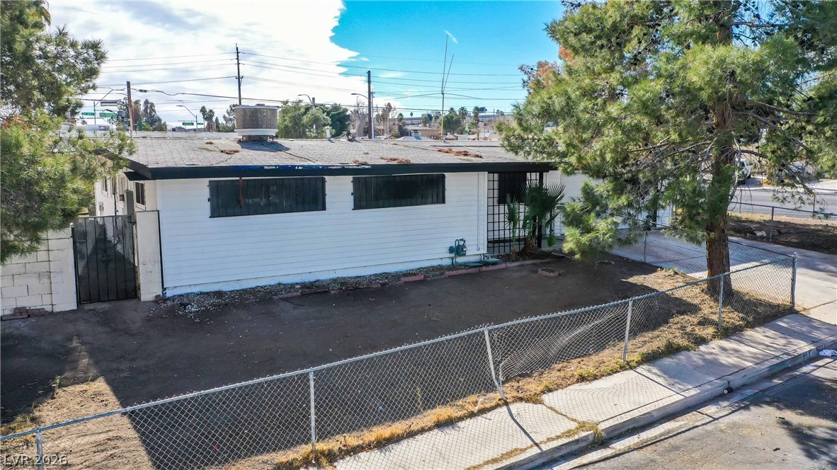 612 Bruce Street Property Photo 2