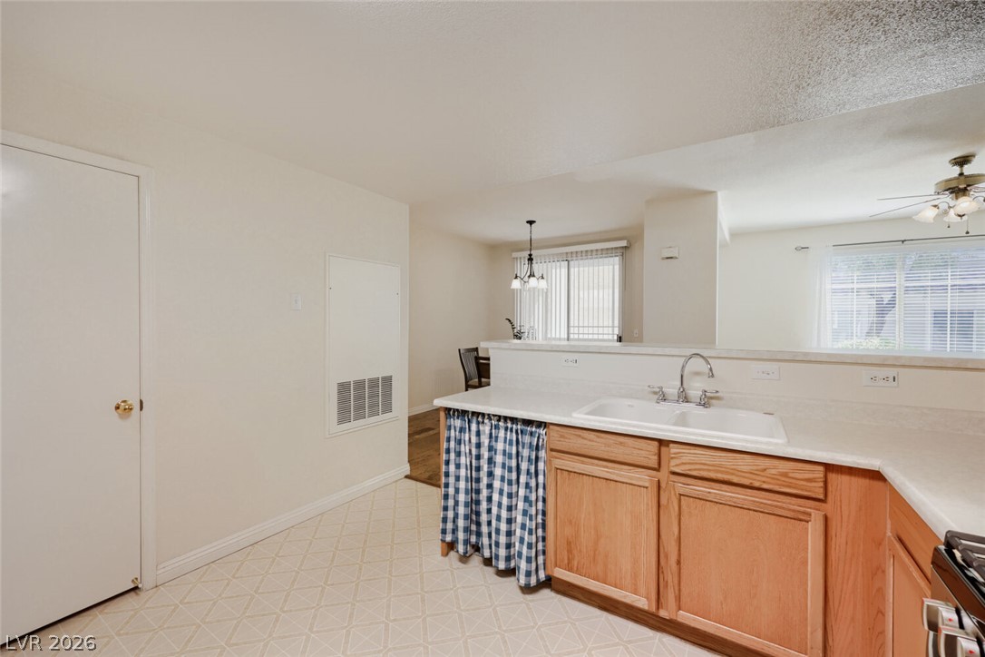 2325 Windmill Parkway 512 Property Photo 15