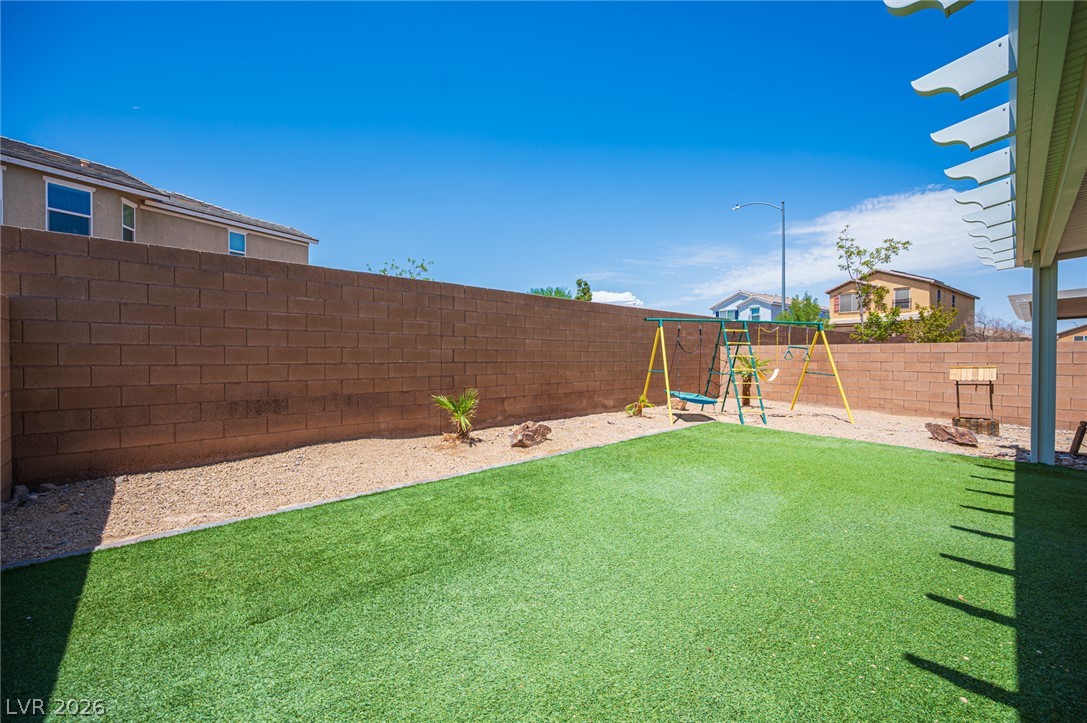 1069 Water Cove Street Property Photo 7