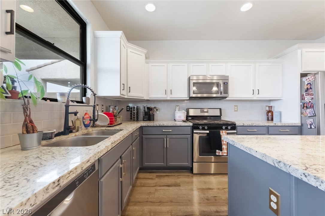1104 Strada Cristallo Property Photo 12