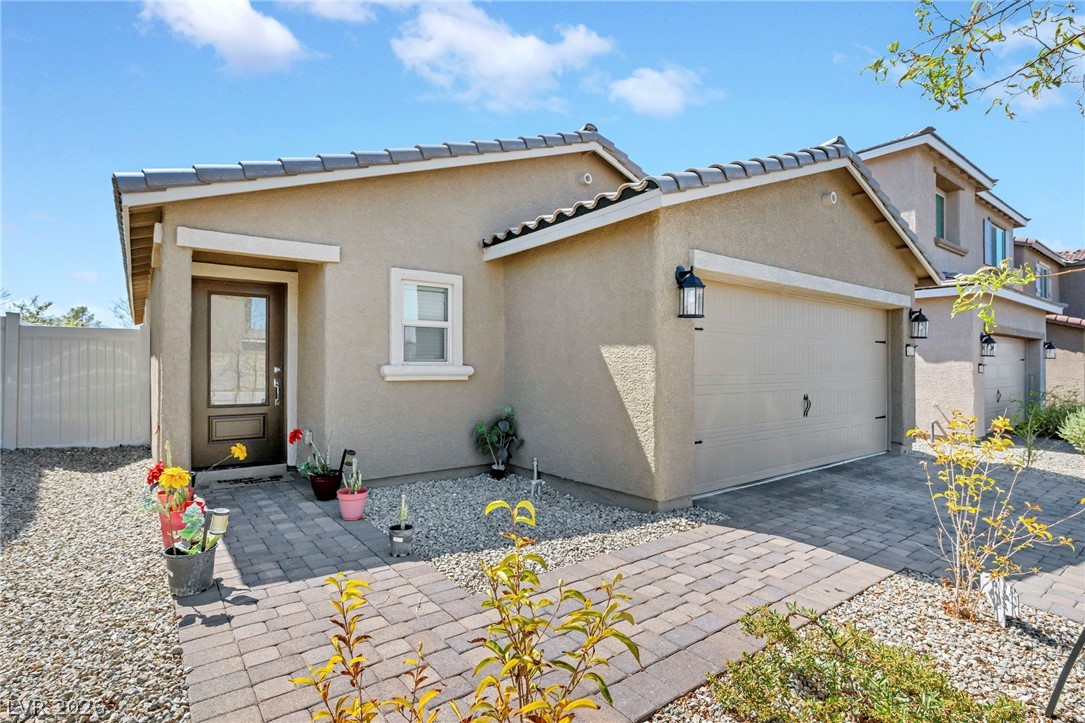 4215 Gold Desert Street Property Photo 5