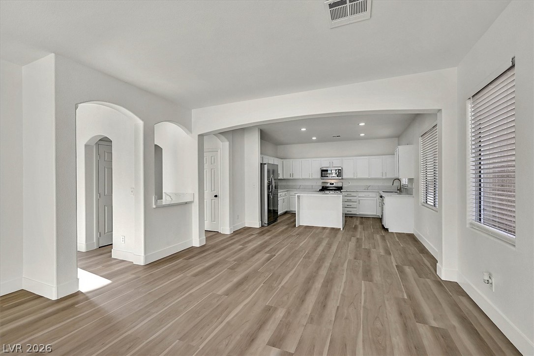709 East La Madre Way Property Photo 3