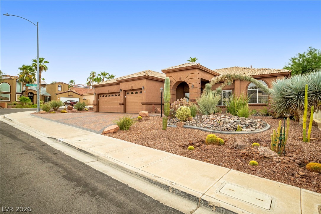 824 Sandsprings Street Property Photo 4