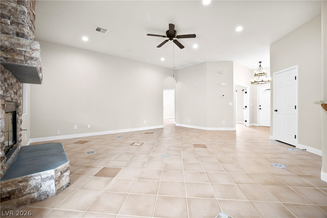 824 Sandsprings Street Property Photo 7