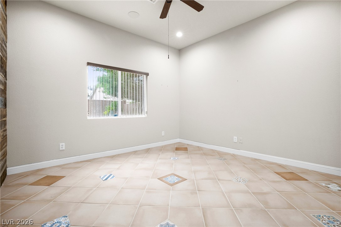 824 Sandsprings Street Property Photo 22