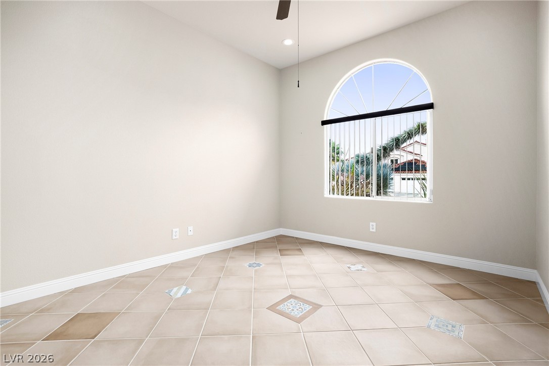 824 Sandsprings Street Property Photo 26