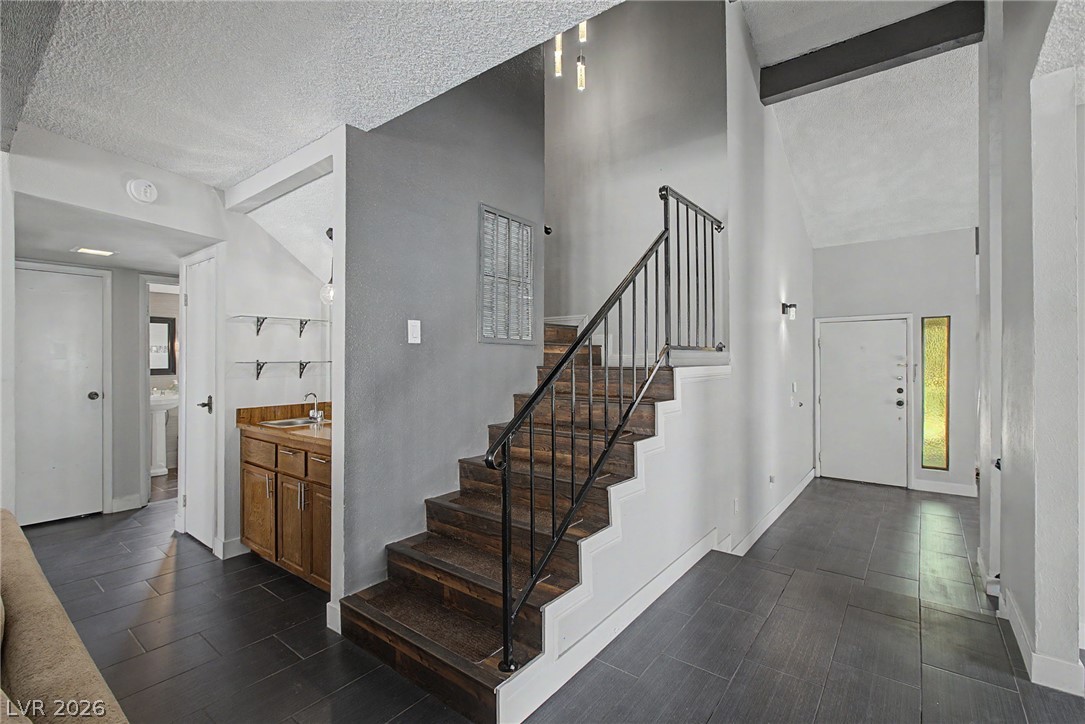 1884 Roxbury Lane Property Photo 17