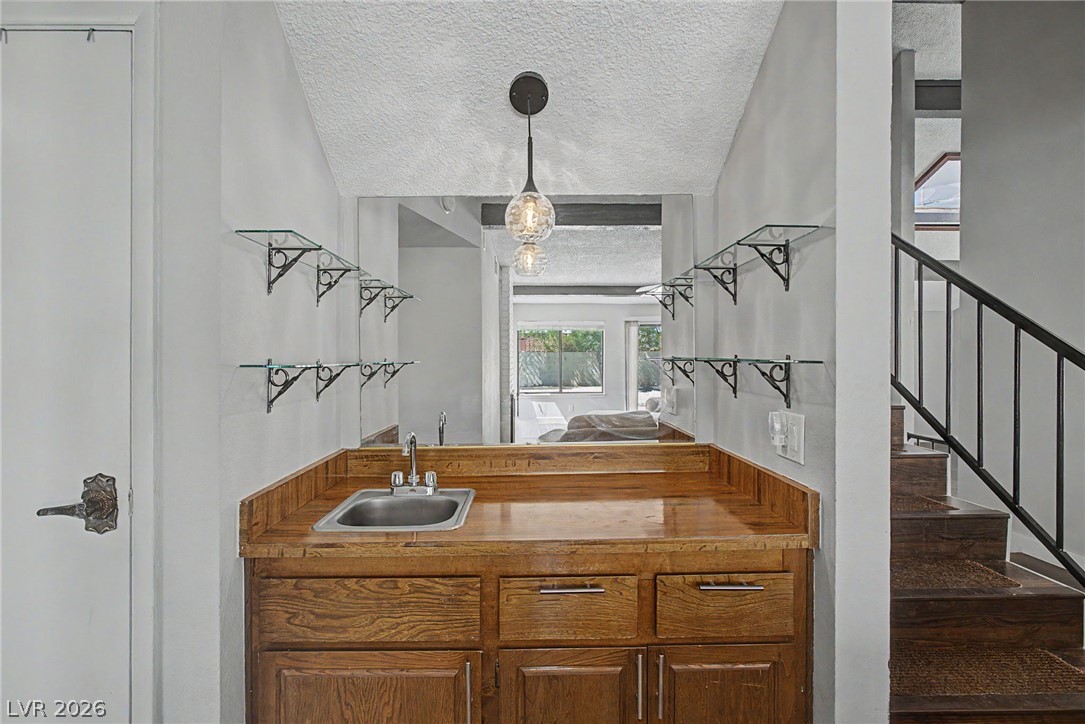 1884 Roxbury Lane Property Photo 18
