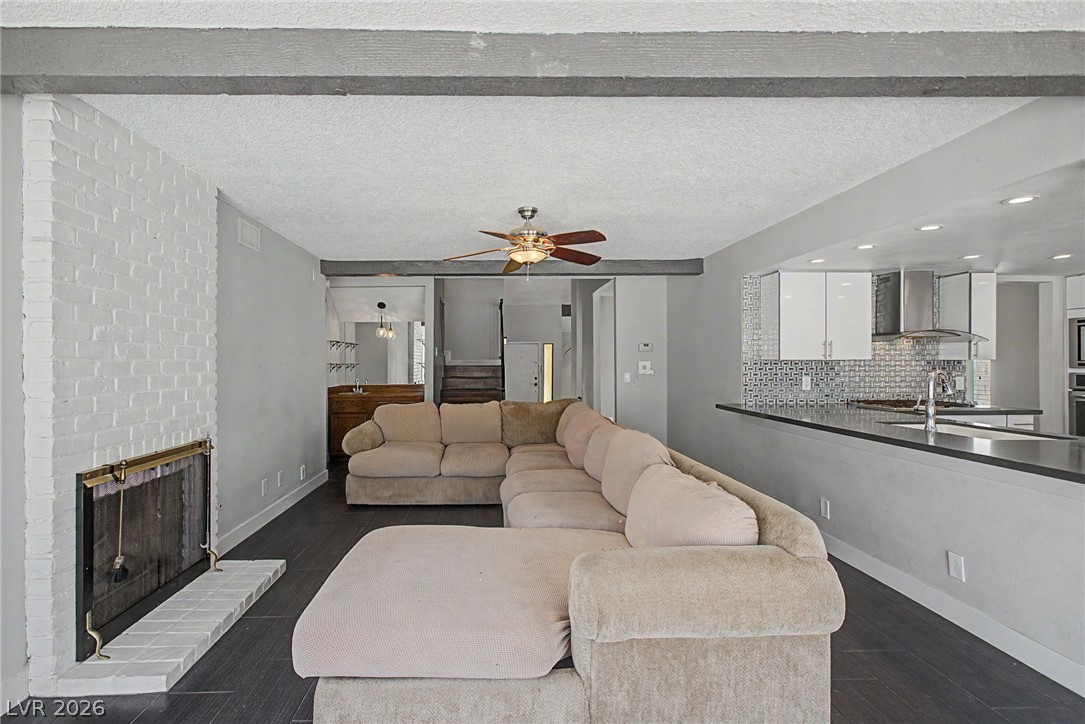 1884 Roxbury Lane Property Photo 24
