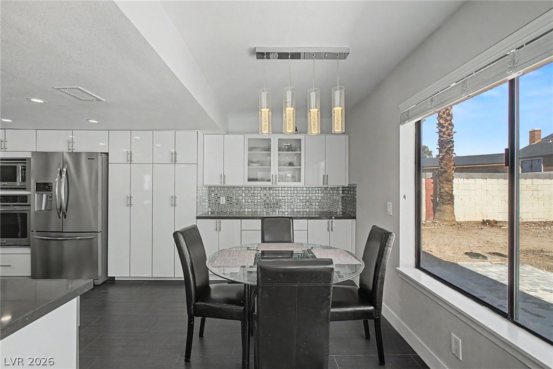 1884 Roxbury Lane Property Photo 27