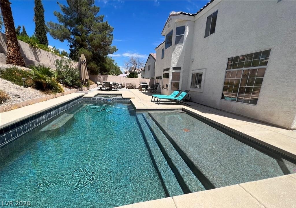 2803371 Property Photo 2