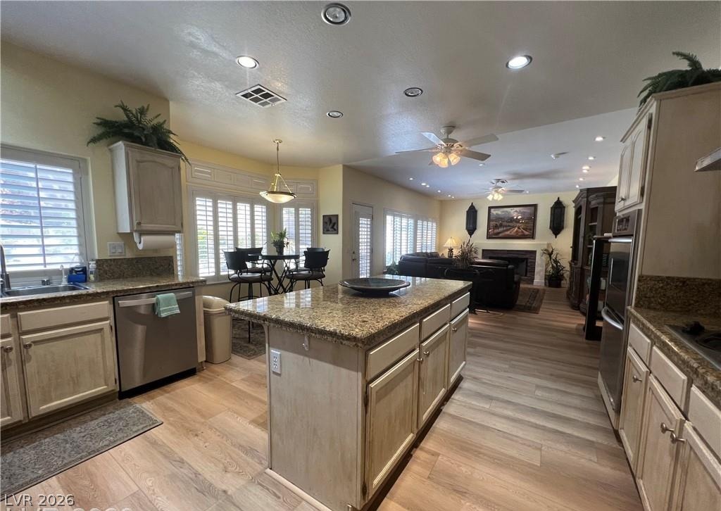2803371 Property Photo 3