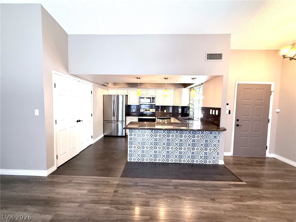 8404 Mulcahy Avenue Property Photo 4