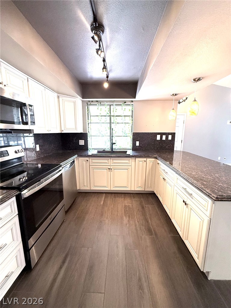 8404 Mulcahy Avenue Property Photo 6