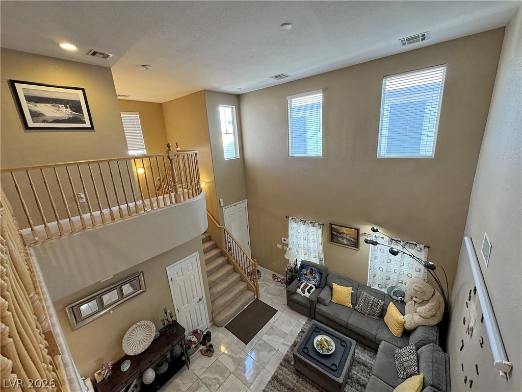 6041 Glenborough Street Property Photo 10