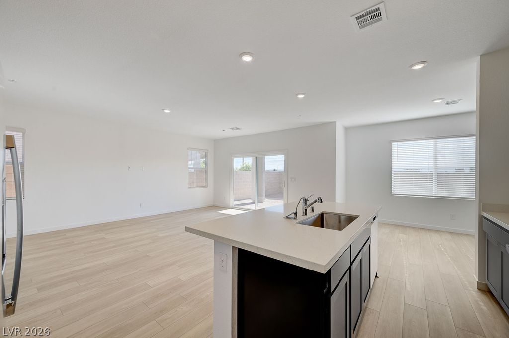553 Preston Crest Street Property Photo 6