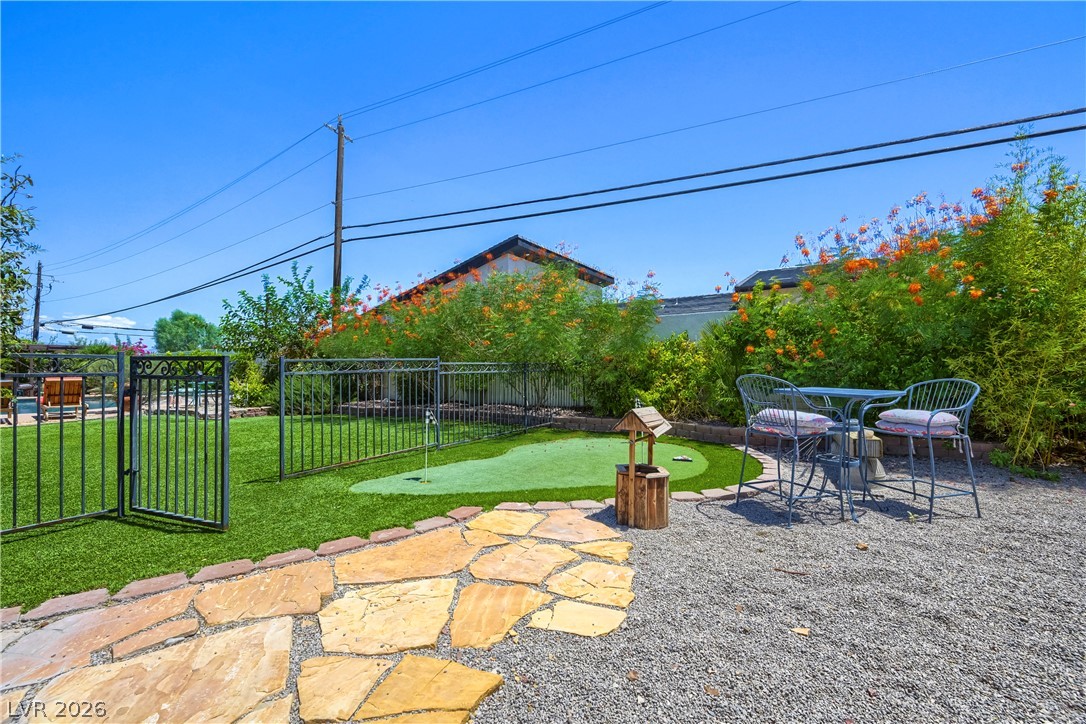 8865 West El Campo Grande Avenue Property Photo 29