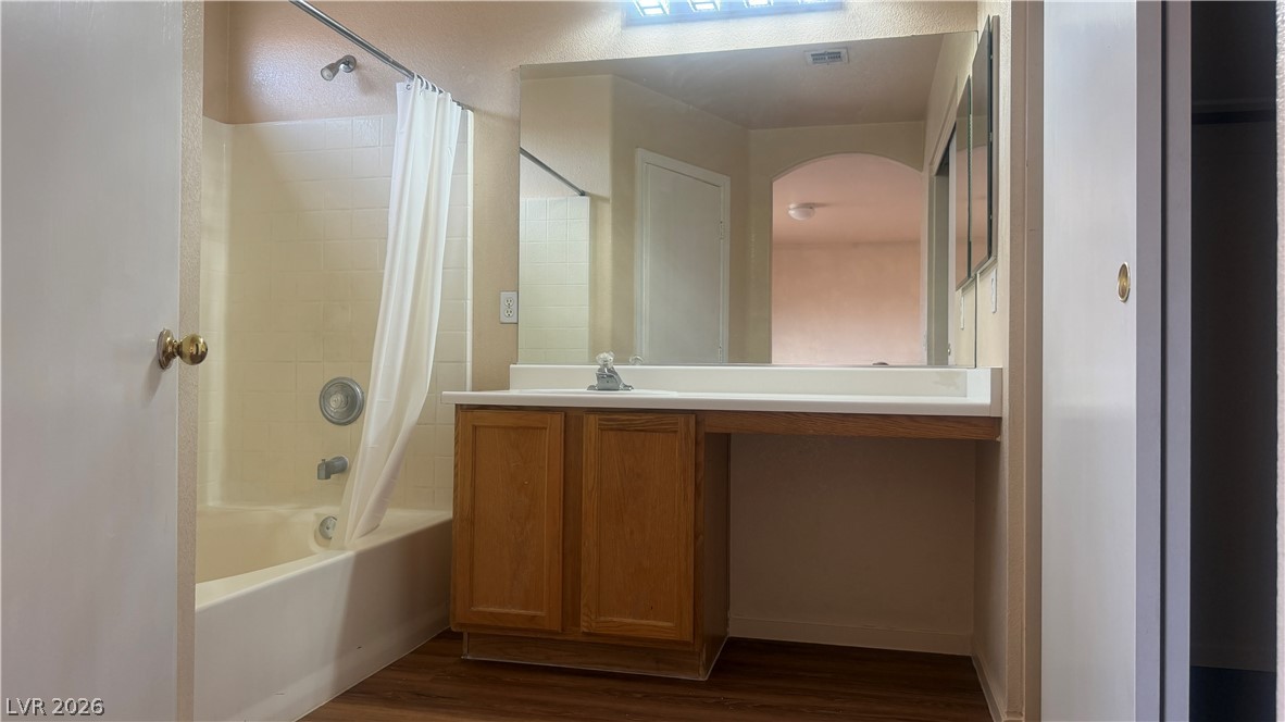 4687 Englewood Avenue Property Photo 3