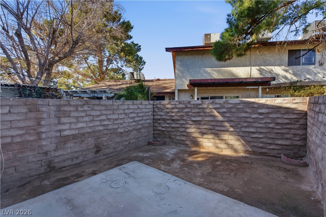2341 Wooster Circle B Property Photo 11