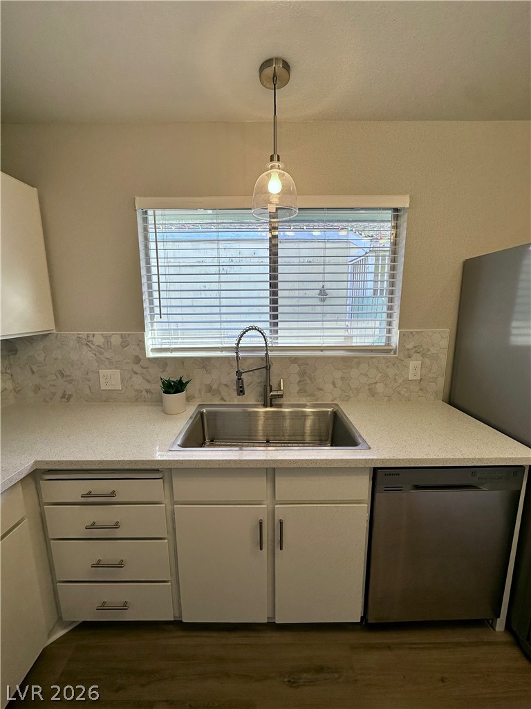4100 Woodgreen Drive Property Photo 3