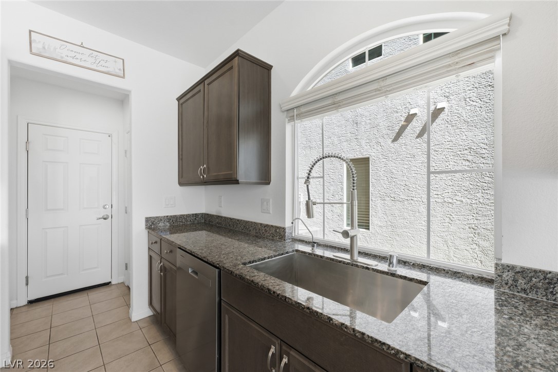 7780 Tyrell Peaks Street Property Photo 12