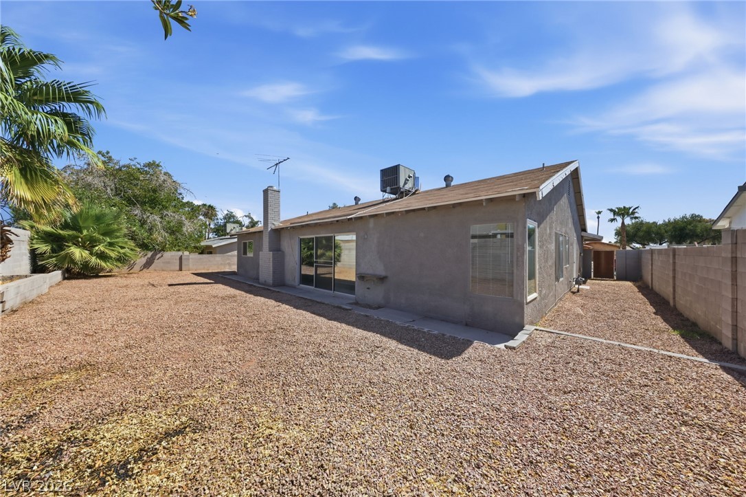 2749 Long Court Property Photo 3