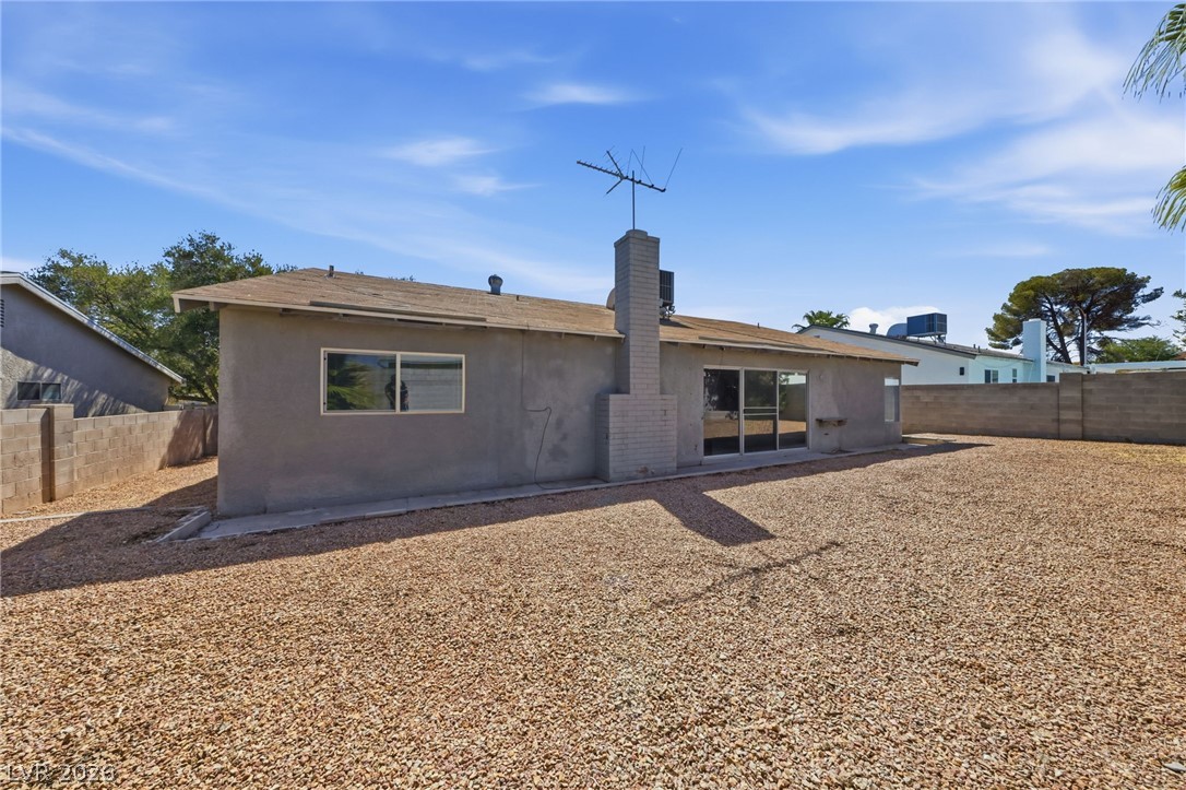 2749 Long Court Property Photo 4