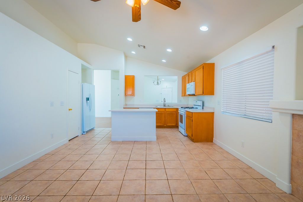 8924 Colorful Pines Avenue Property Photo 12