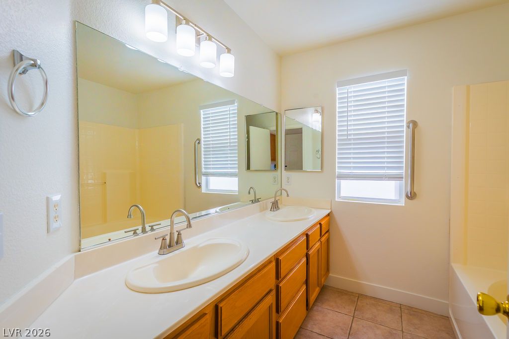 8924 Colorful Pines Avenue Property Photo 15