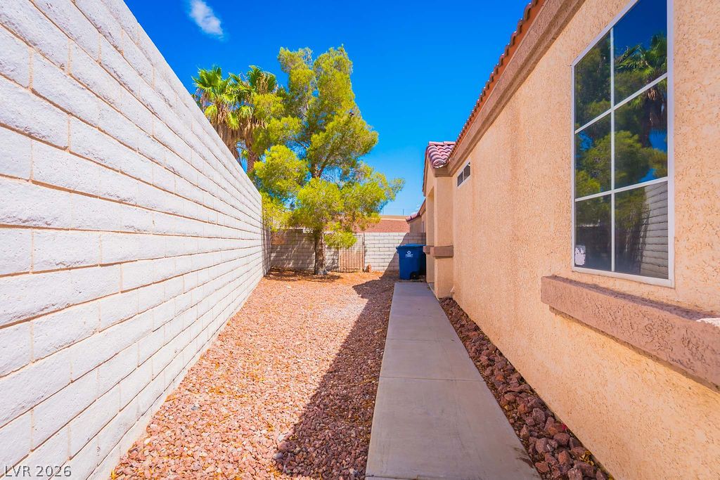 8924 Colorful Pines Avenue Property Photo 21