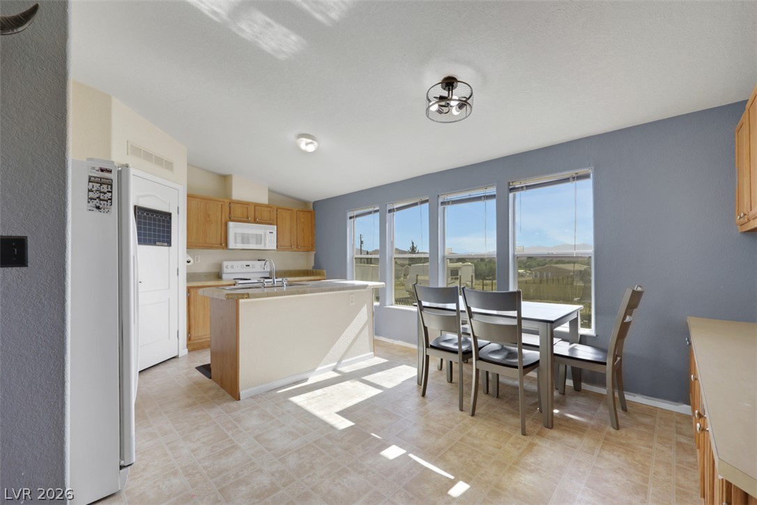 1550 Sky Road Property Photo 5