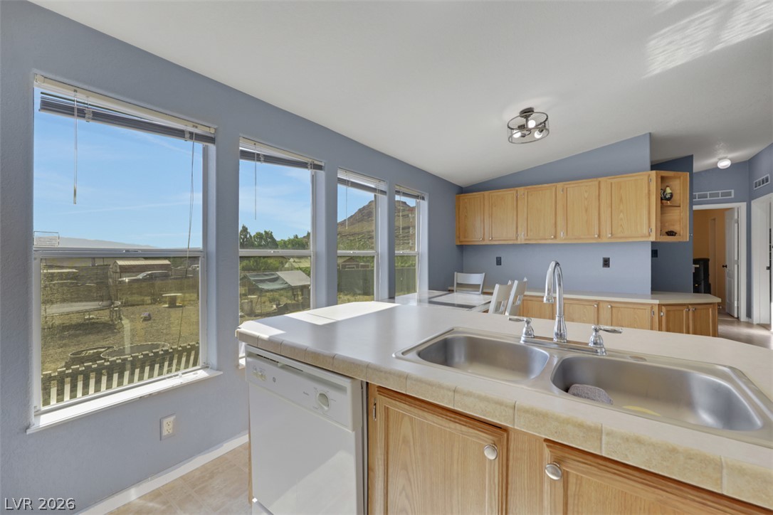 1550 Sky Road Property Photo 7