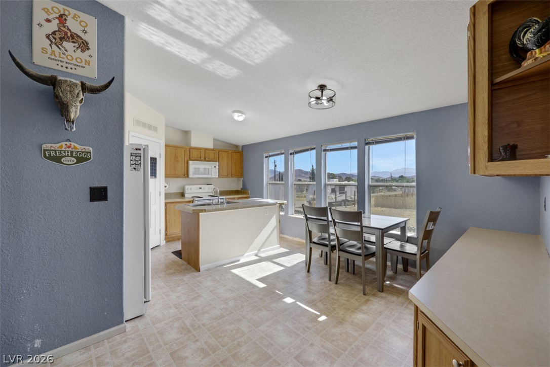 1550 Sky Road Property Photo 8