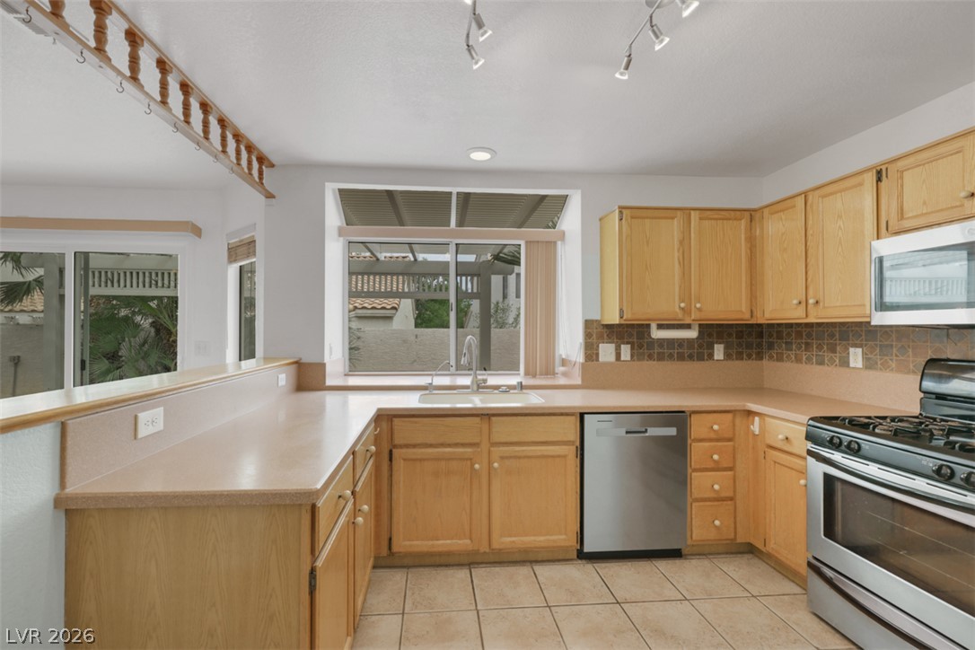 9424 Rolling Ridge Lane Property Photo 15