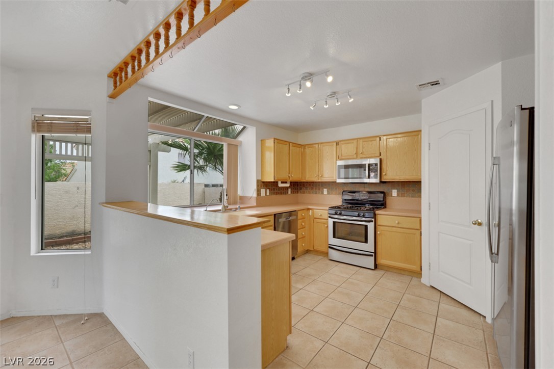 9424 Rolling Ridge Lane Property Photo 17
