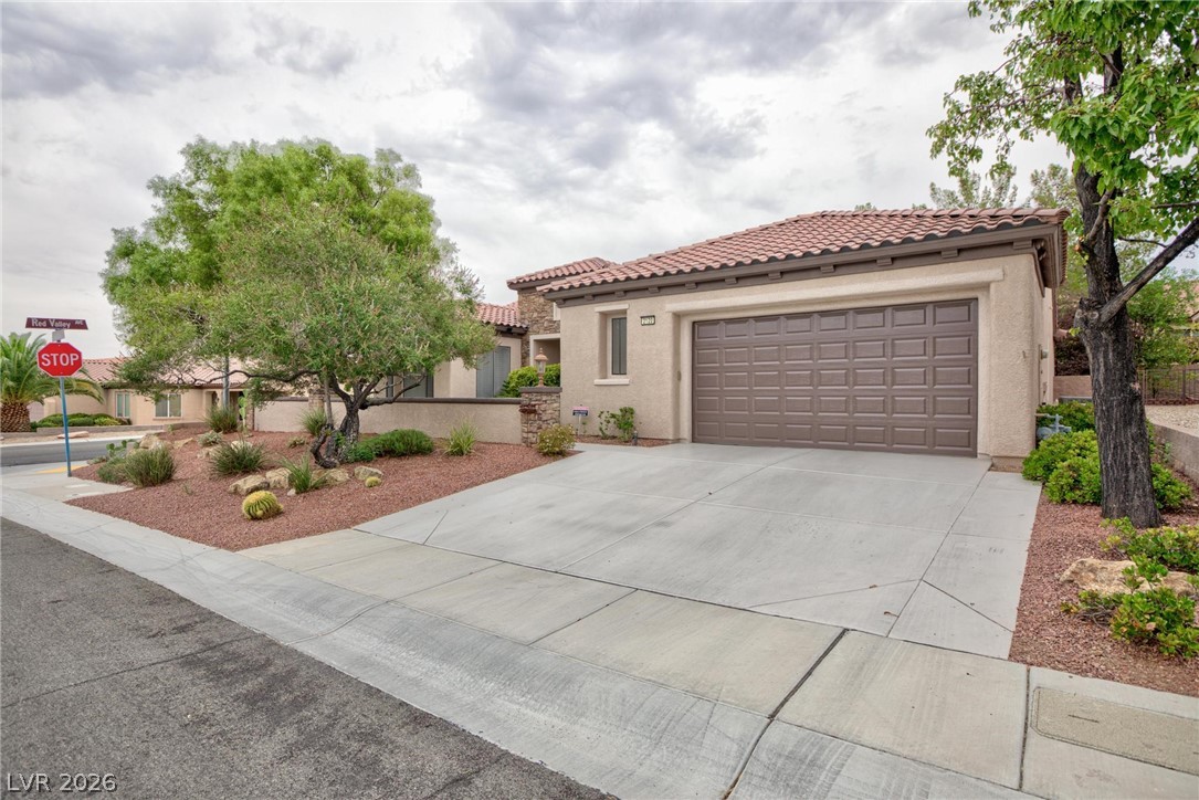 2120 Twin Falls Drive Property Photo 1