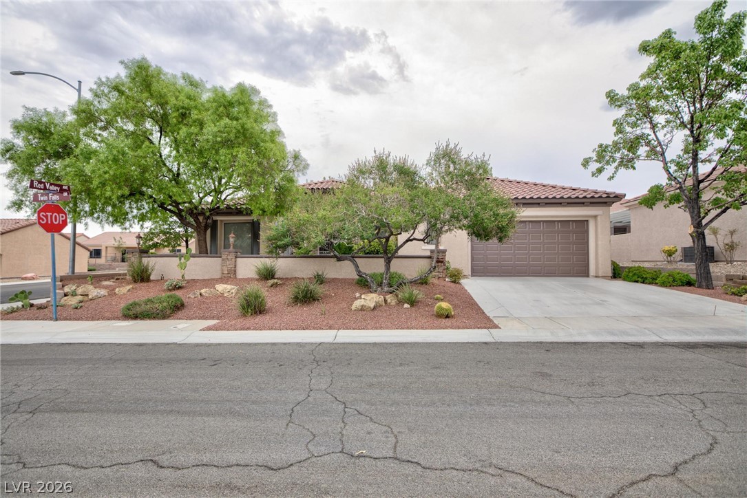 2120 Twin Falls Drive Property Photo 2