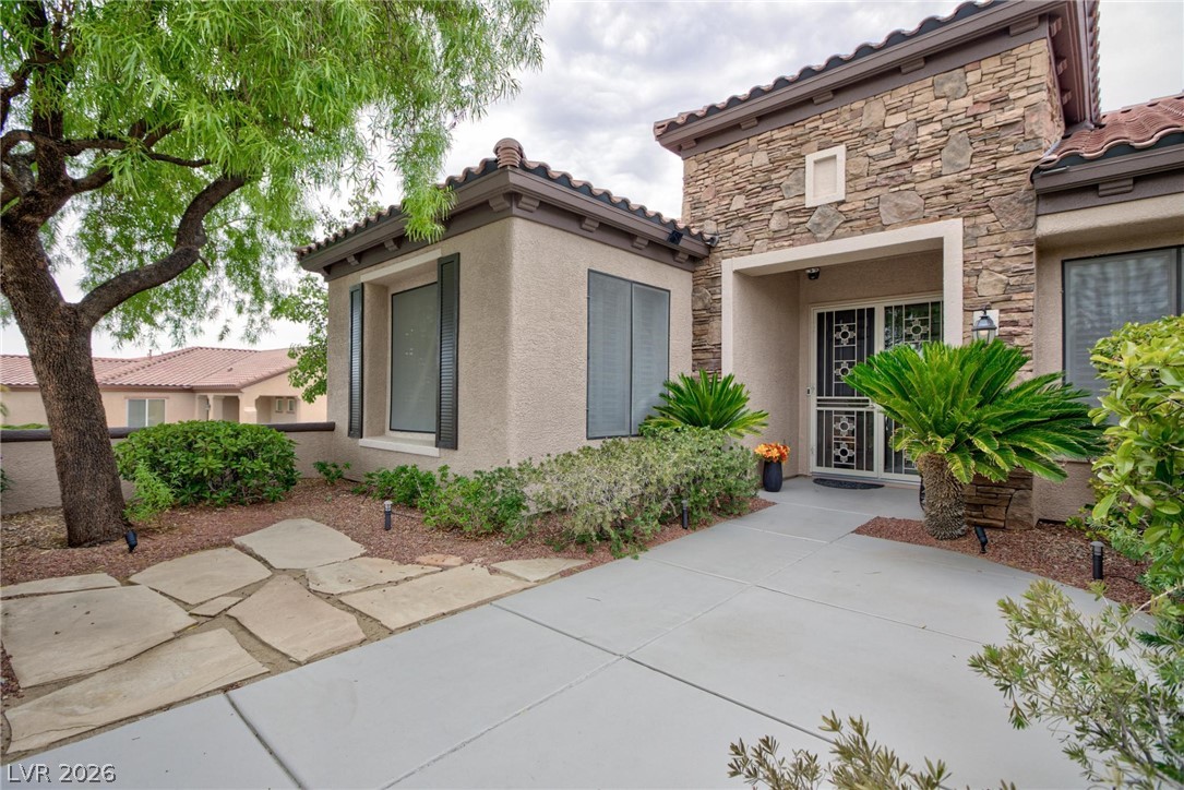 2120 Twin Falls Drive Property Photo 3