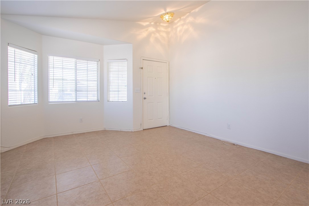 3747 Shadow Tree Street Property Photo 5