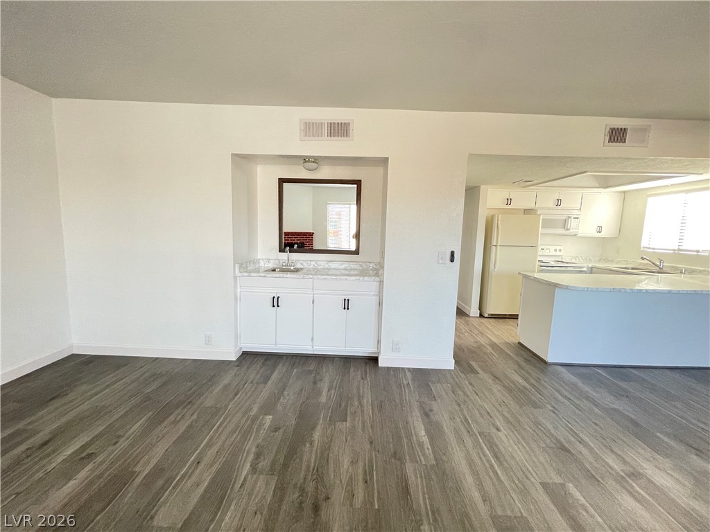6217 Bellota Drive D Property Photo 7